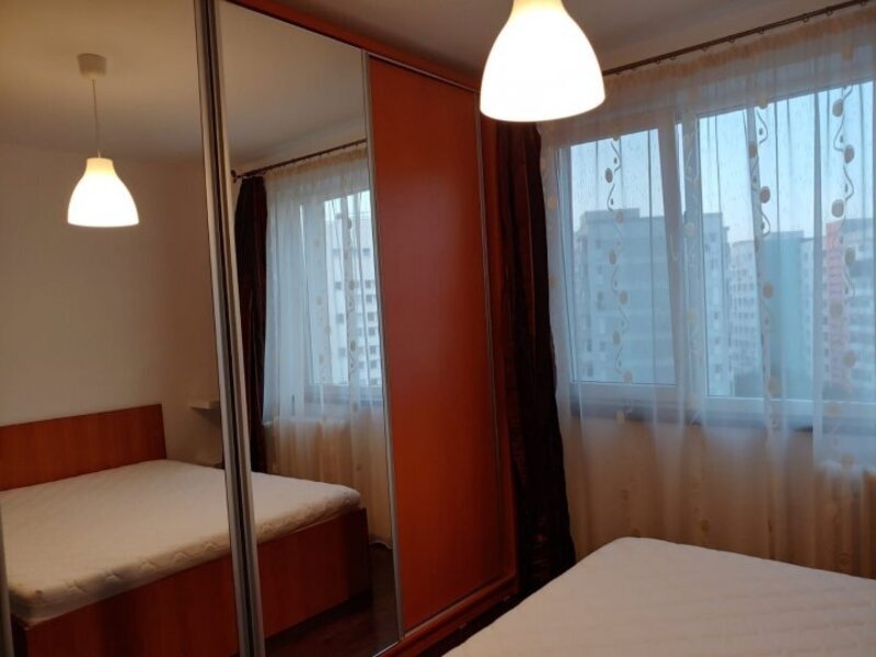 Apartament 3 Camere Dristor, 2 Minute Metrou Apartament De 3 Camere Cu ...